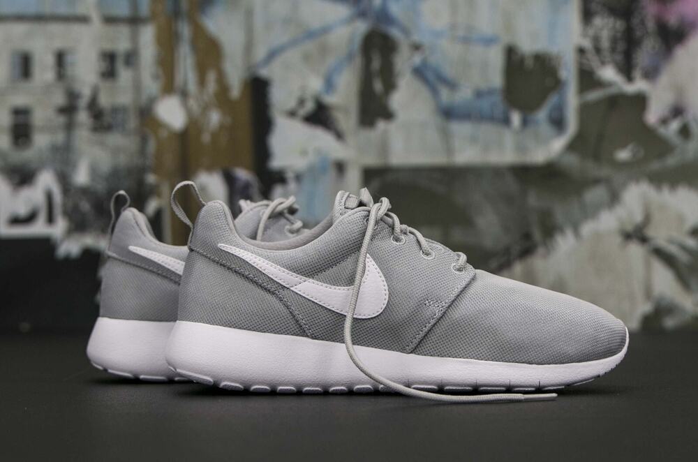 NEW Nike Roshe One Youth Wolf Gray White Running Shoes 599728 033 - SIZE 7Y